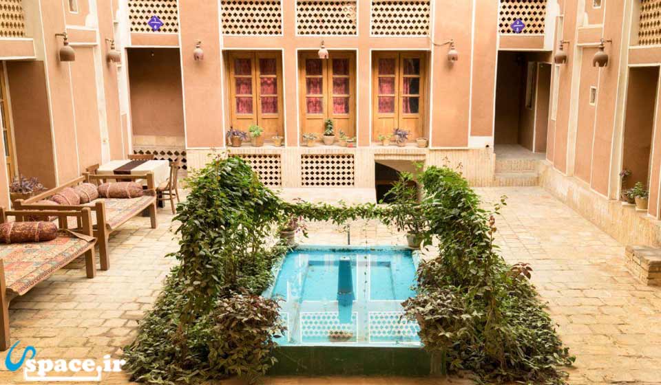 نمای محوطه هتل سنتی علی بابا - یزد